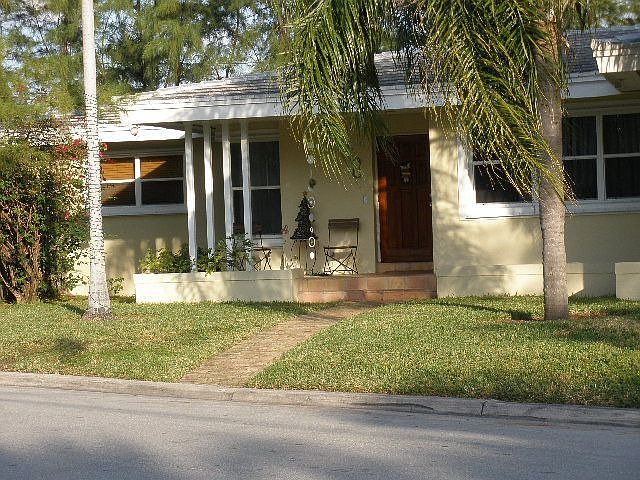 Front side from Bay Dr.