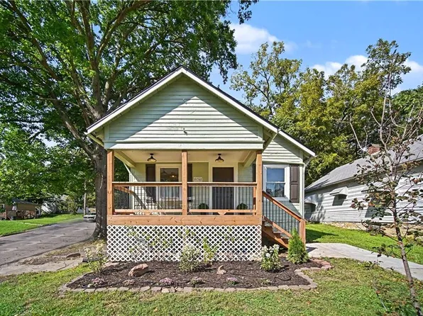 936 Columbia Ave, Leavenworth, KS 66048