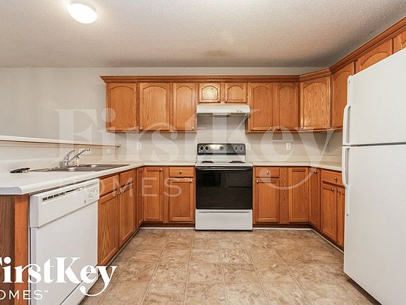 5th image of 1403 Round Lake Rd