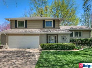 824 Matthies Dr, Papillion, NE 68046
