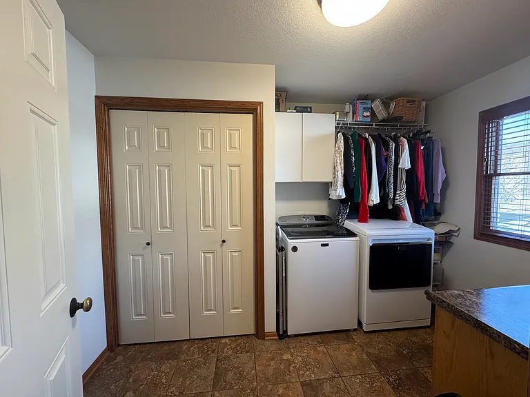 511 NW Benjamin Ct — Photo 7