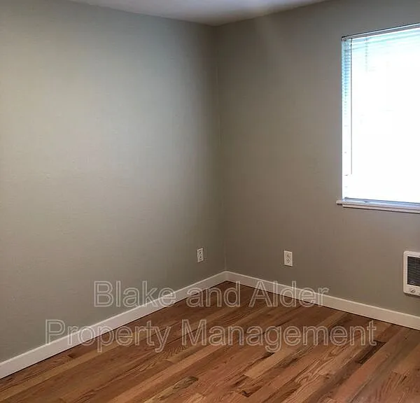 2410 SE 9th Ct — Photo 5