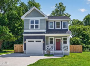 404 S Bodenheimer St, Burgaw, NC 28425