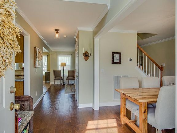 3rd image of 2612 Mercer Pl
