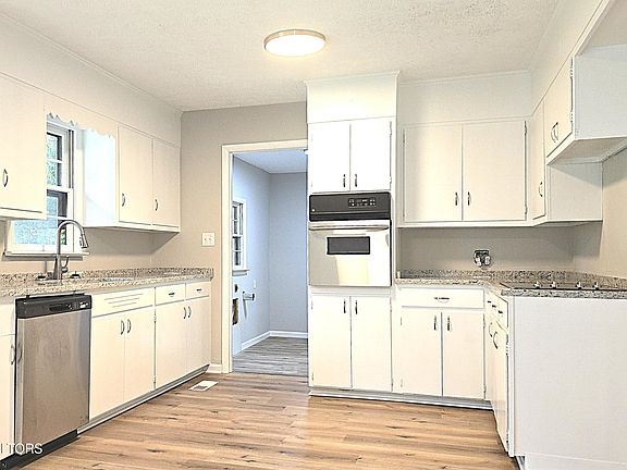 5th image of 159 Malver Dr