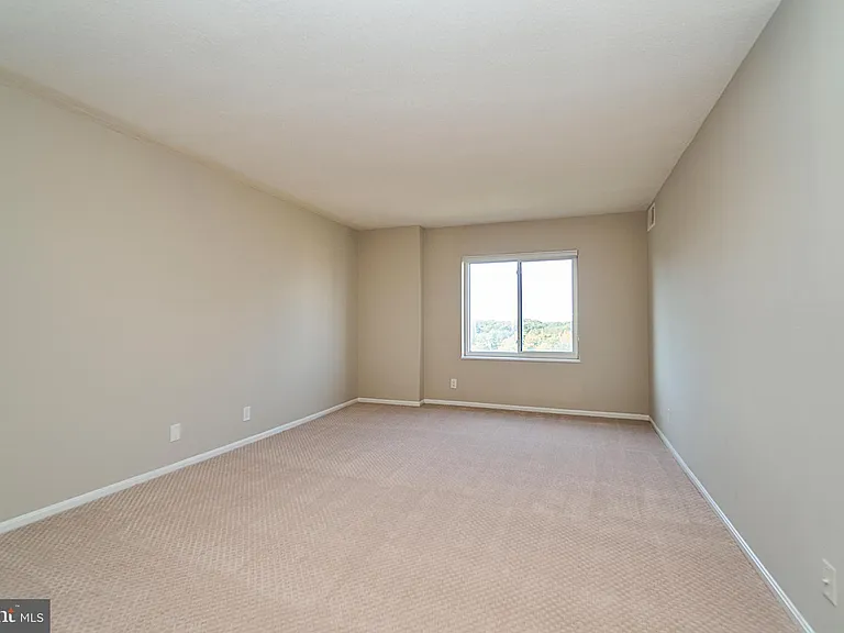 8360 Greensboro Dr #922 — Photo 21