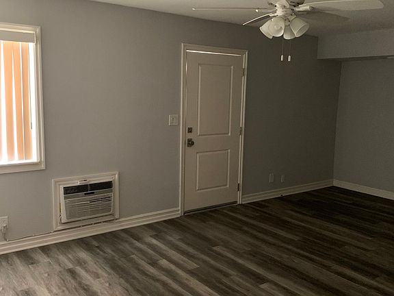 4th image of 2806 W Victory Blvd APT C