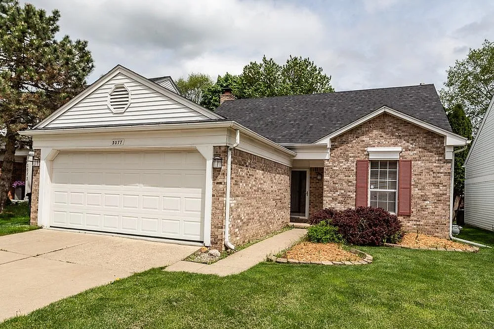 3077 Turnberry La photo 1