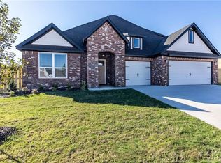 729 Soldera Rd, Tontitown, AR 72762