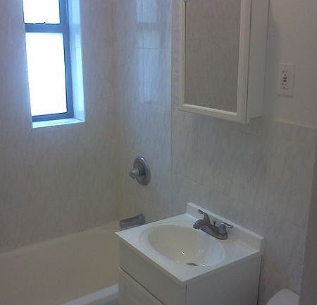 4th image of 3226 47th St