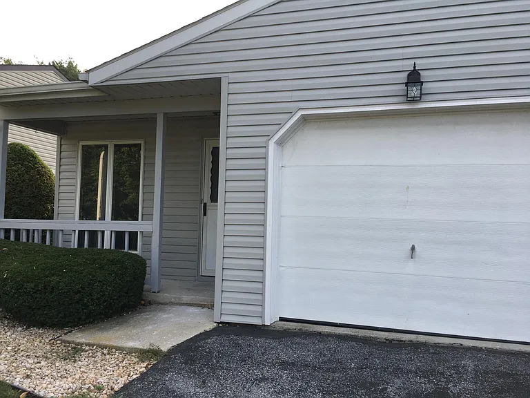 811 N Walnut St — Photo 1