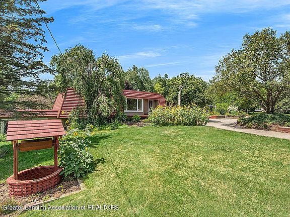 3rd image of 6720 Westview Dr