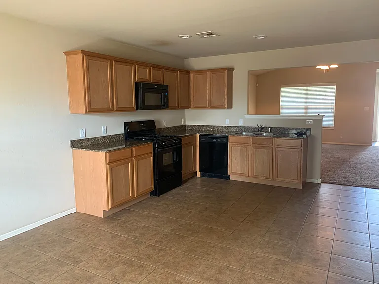 10721 N 152nd East Ave — Photo 3