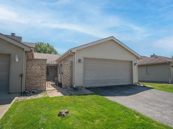 9527 Crown Commons Dr, Crown Point, IN 46307