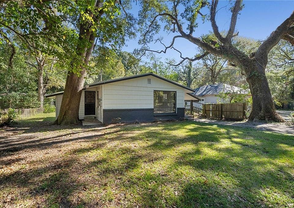 1st image of 2103 W Hillwood Dr