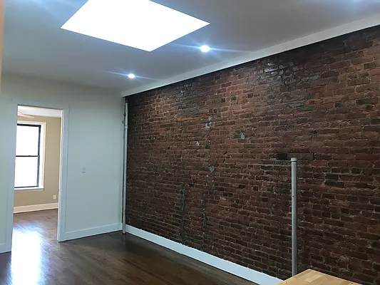 Rented by Premier Metro Realty Corp | media 31