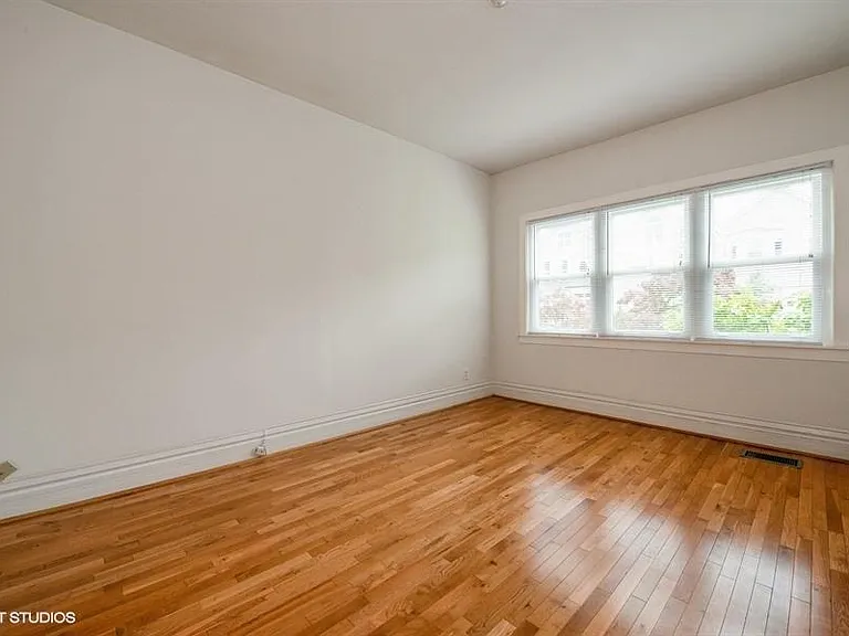 3041 N Southport Ave #1 — Photo 2