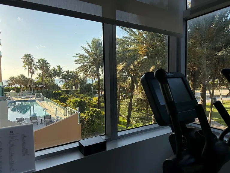1455 Ocean Dr #902 — Photo 31