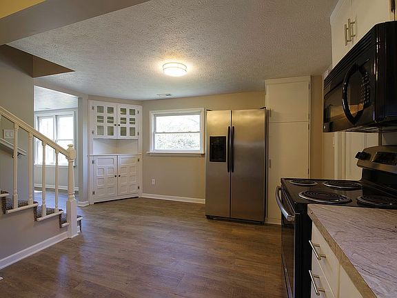 5th image of 302 E Lincoln St