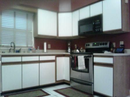 Enjoy your modern kitchen with stainless appliances. 