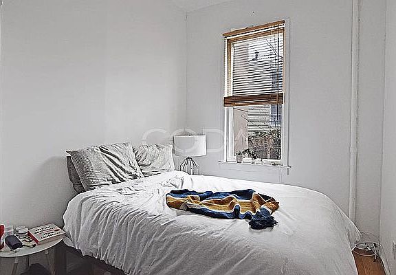 4th image of 94 Diamond St APT 1L
