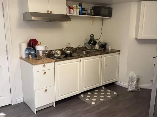 458 Hewitt Cir #Basement, Newmarket, ON L3X 2M1