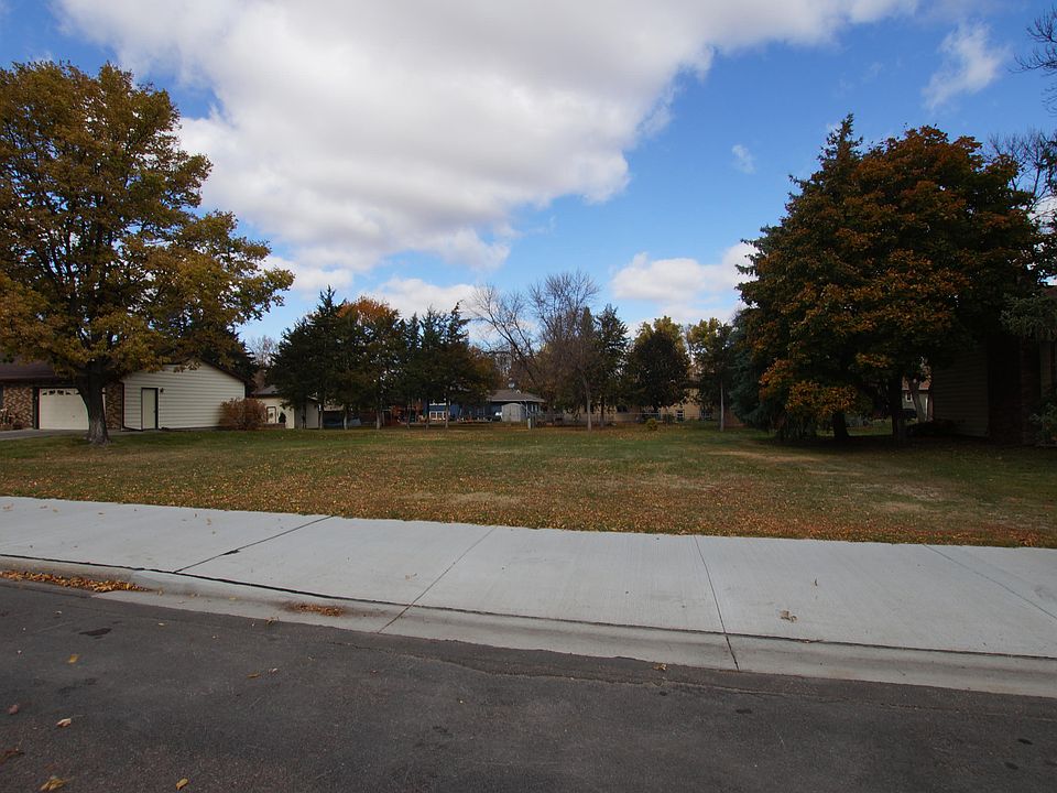 2nd image of 413 15th Ave NE
