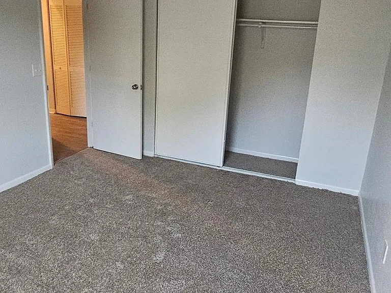 409 Greenlake Dr — Photo 6