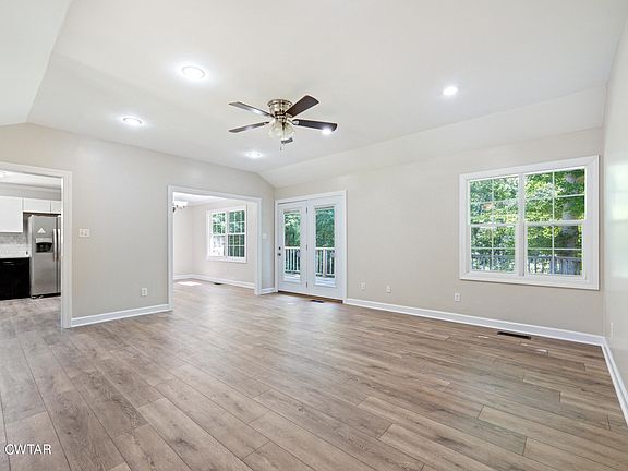 3rd image of 485 Shady Acres Ln