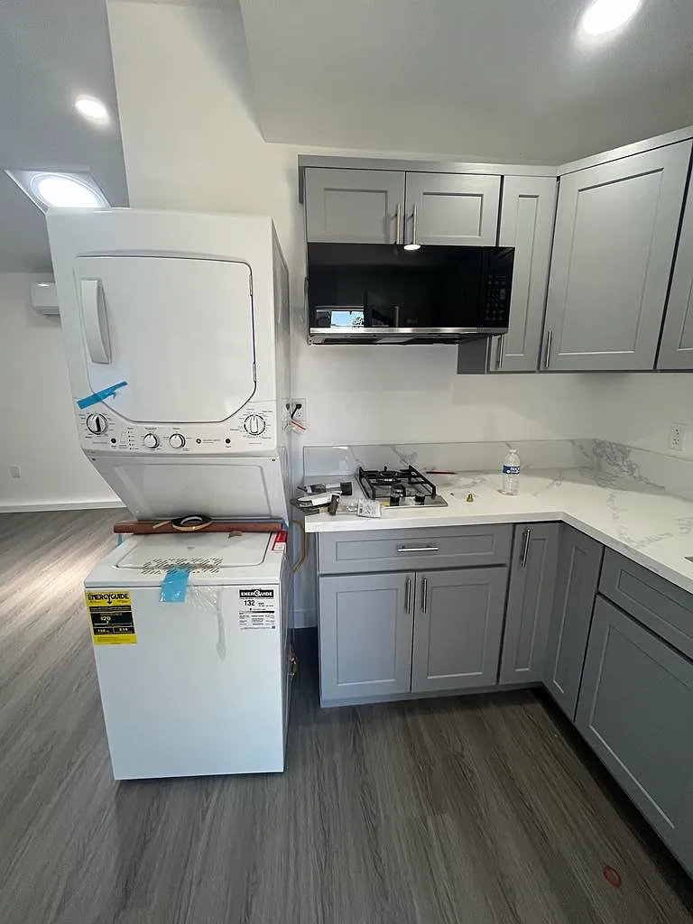 Studio, 400 sqft, $1,800 — Photo 4