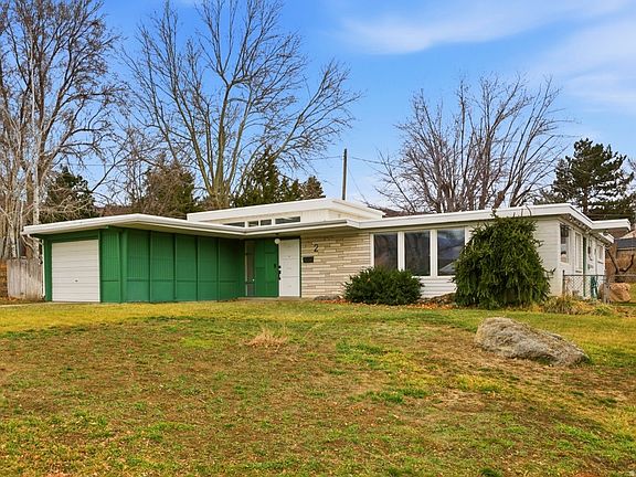 2nd image of 2 E Wicker Ln