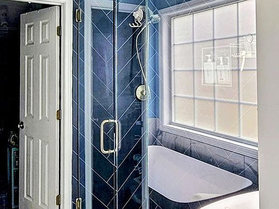 5th image of 3946 Saint George Ter SW