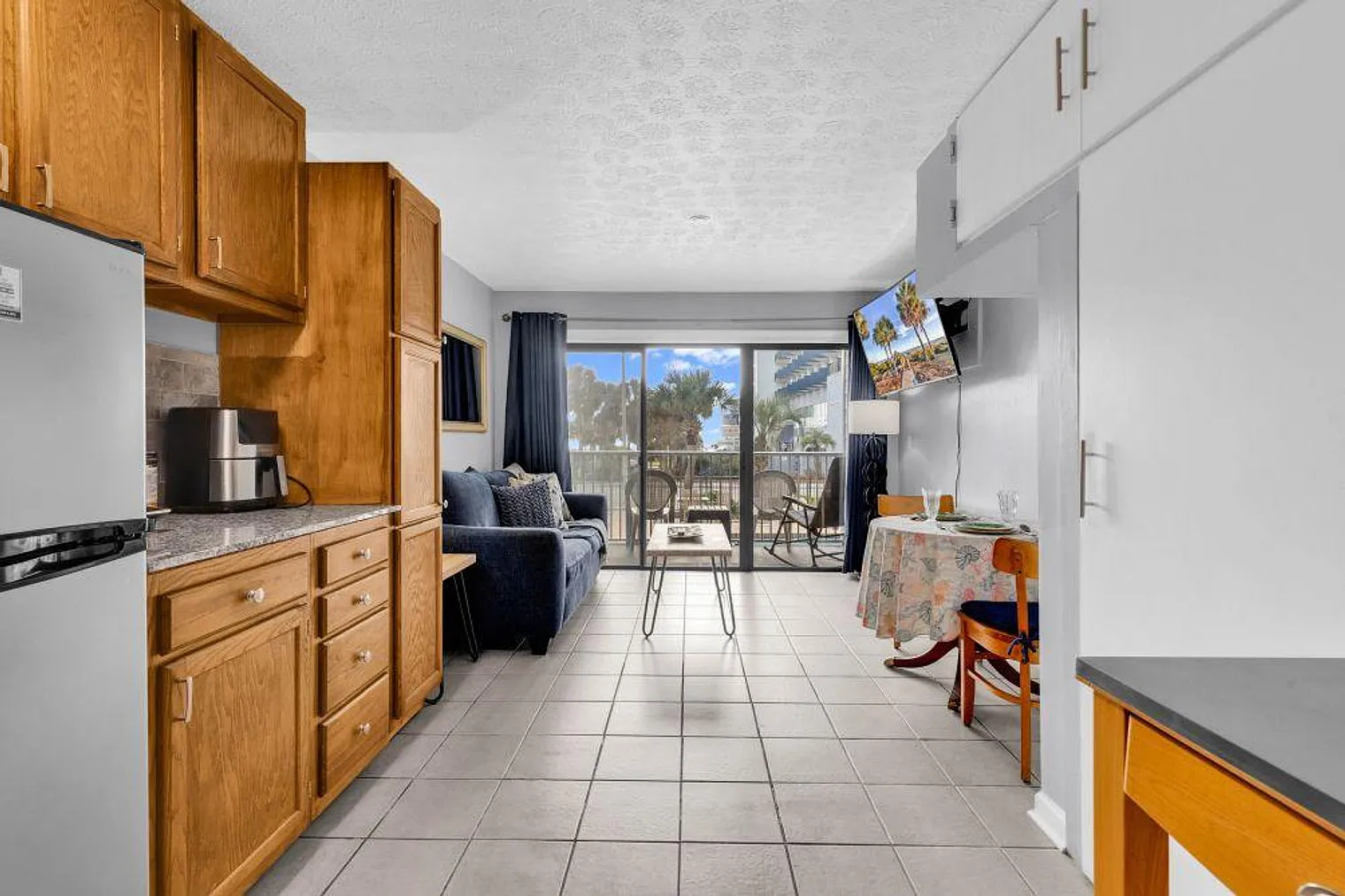 1 bed, 1.0 bath, 473 sqft, $2,806 — Photo 2
