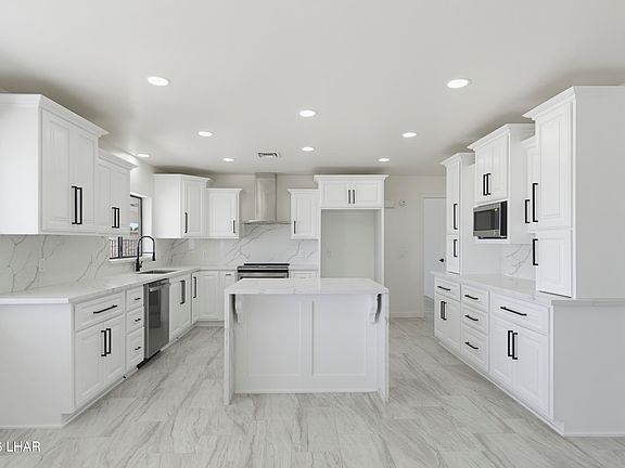 3rd image of 3931 Duke Dr