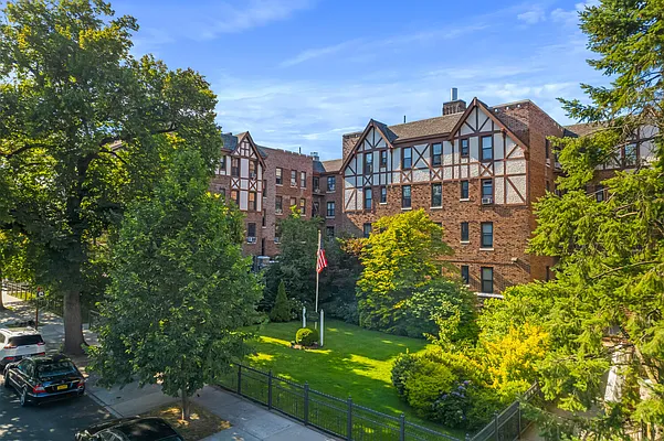 Sold by Keller Williams Realty Landmark | media 16