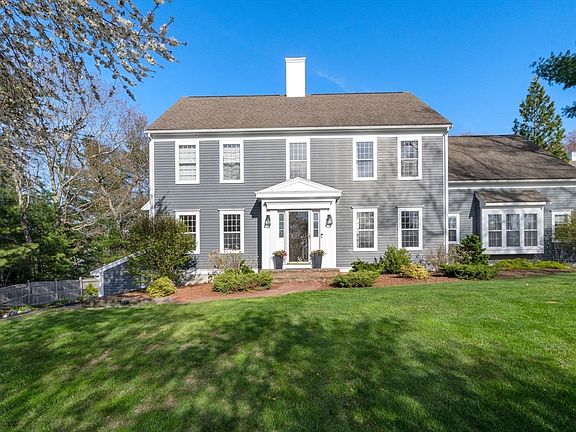 3rd image of 35 Pokanoket Ln