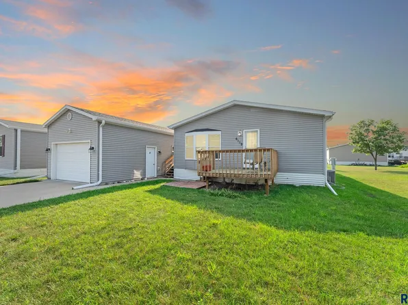 6119 S Prestwick Pl, Sioux Falls, SD 57106