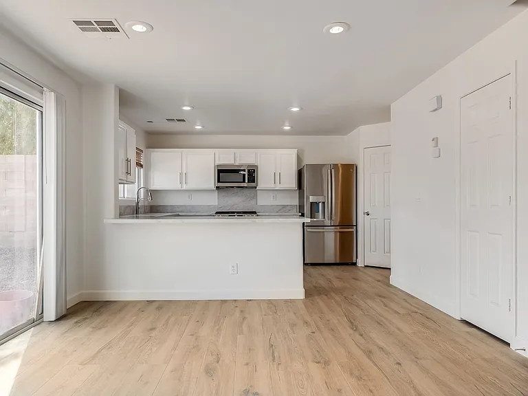 10429 Vinson Point Ave — Photo 15