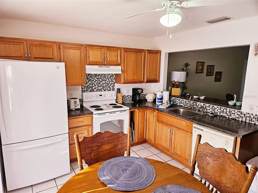 3 bed, 1419 sqft, $3,700 — Photo 3