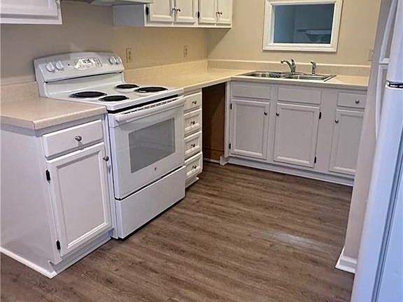 5th image of 222 Ridge Forest Ct