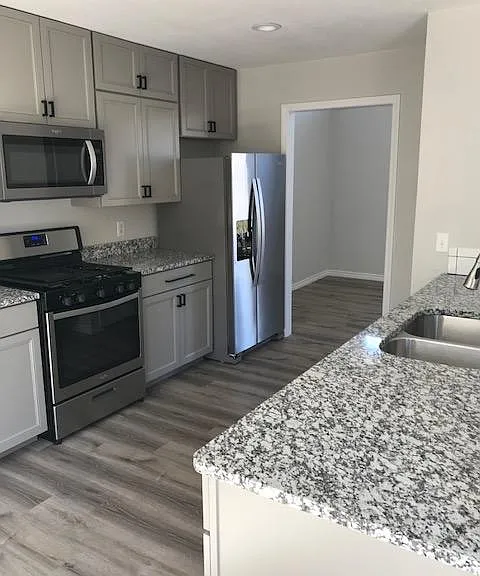 2709 Salem Dr — Photo 2