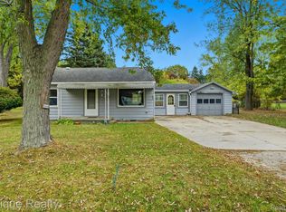 3560 Milton Rd, Fort Gratiot, MI 48059