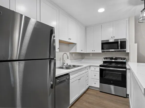 Point Loma Bay Apartments | Coastal Living Near the Beach, 2449 Soto St #40-111, San Diego, CA 92107