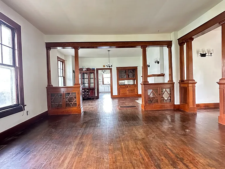 400 N Locust St — Photo 3