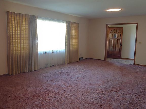 4th image of 441 Amber Dr