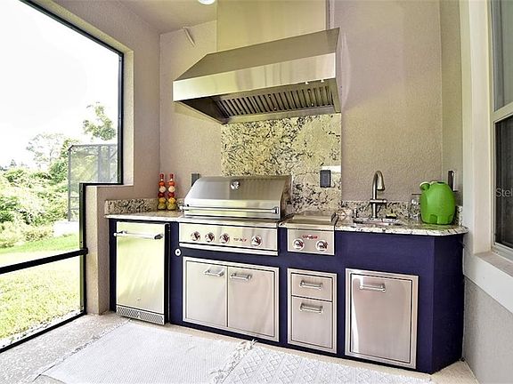 5th image of 918 Sherbourne Cir