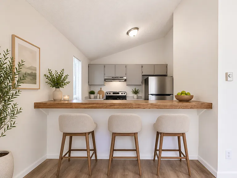 1017 Maple St — Photo 3