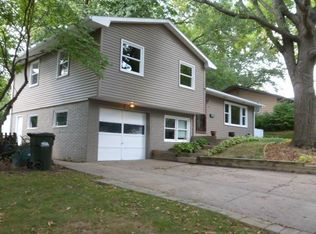 915 Talwrn Ct, Iowa City, IA 52246