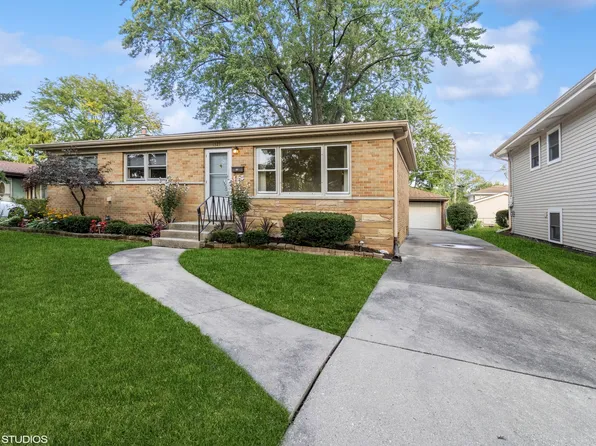 1329 Phoenix Dr, Des Plaines, IL 60018