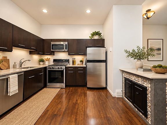 4th image of 501 Adams St APT 1D